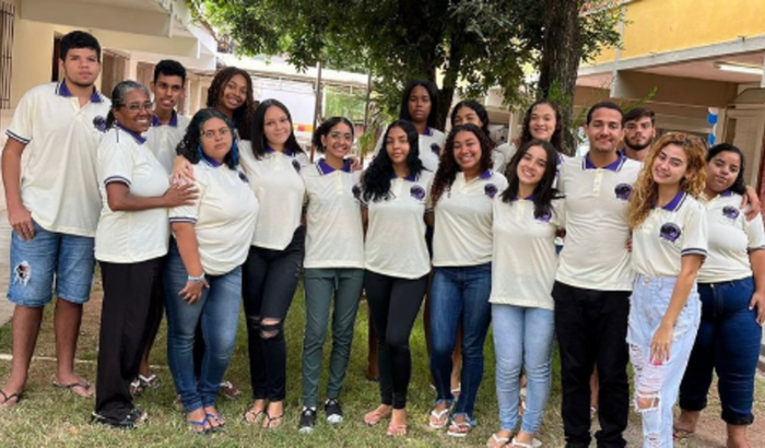 Arrecadação de dinheiro para a festa de formatura do terceiro ano