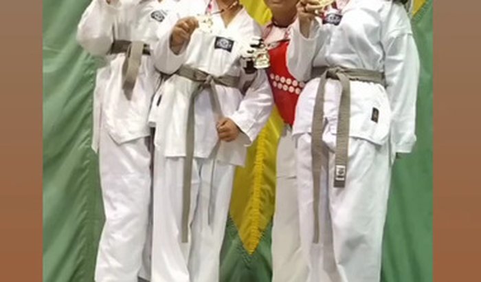 Todos juntos pelas campeãs RAISSA,SAMARA,ANGELA E ISABELA