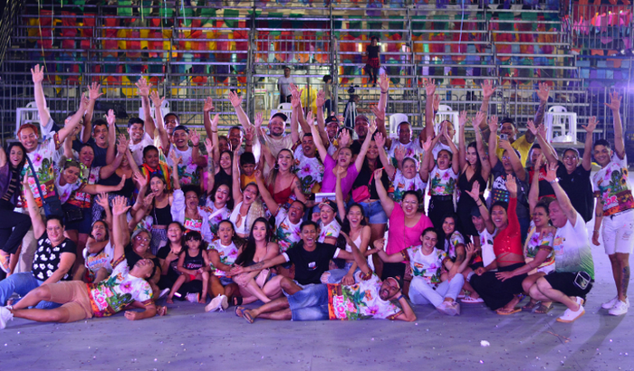 AJUDE A QUADRILHA JUNINA SASSARICANO NA ROÇA, A VIAJAR 