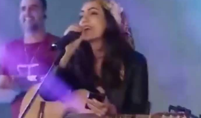 Pedestal + microfone ✨