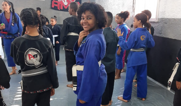 Ajude a minha pequena Jolie minha filha  a competir!