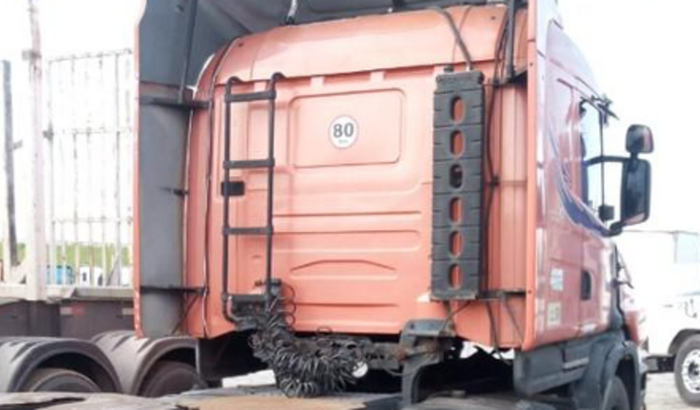 Ajude a restaurar o motor do caminhão de um patriota.