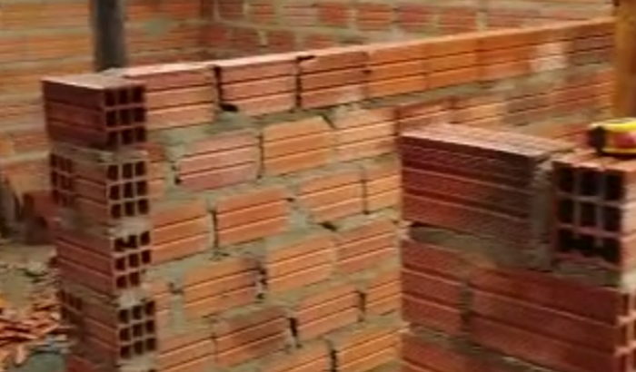 Uma ajuda pra construir minha casa moro em Piracicaba sp em um barraco de madeira com três crianças deus abençoe todos