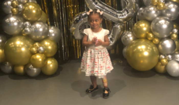 Prótese da pequena Ester