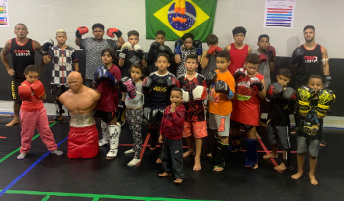 ajudar academia em material para projeto social