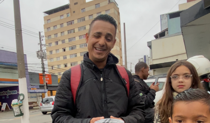 Ajude o Leandro e sua família