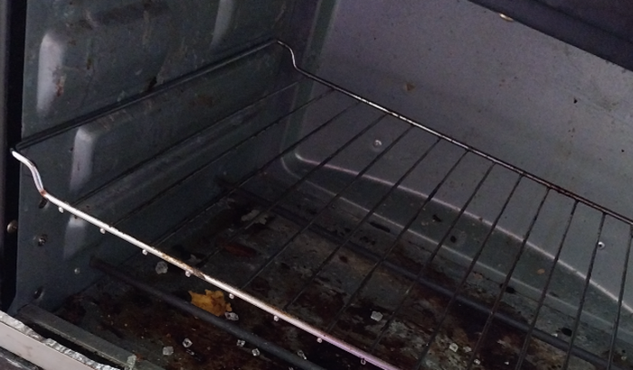 Compra um forno elétrico e meus materiais de trabalho 