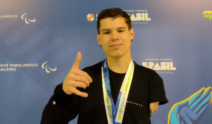 Ajuda para os trajes de natação do Arthur