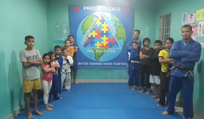  Comprar placas de tatames para o projeto social. 