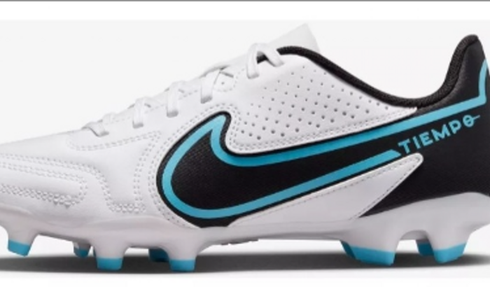 Artur sonha e ganhar uma chuteira profissional 