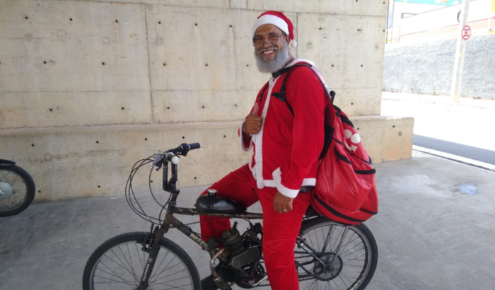 Ajuda a trocar o motor e revisar a bike do Papai Noel 