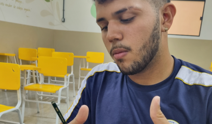 Ajudar um amigo carente de ações solidárias para comprar um açaí!