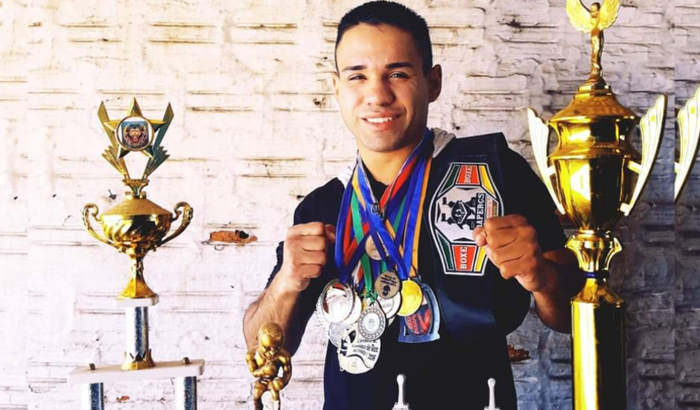 Ajuda para o Atleta de Boxe Adriano Adunai 