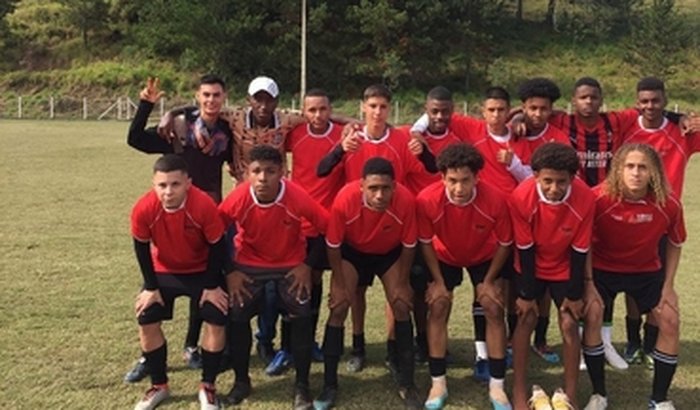 Ajudar os meninos do Chapadão futebol 