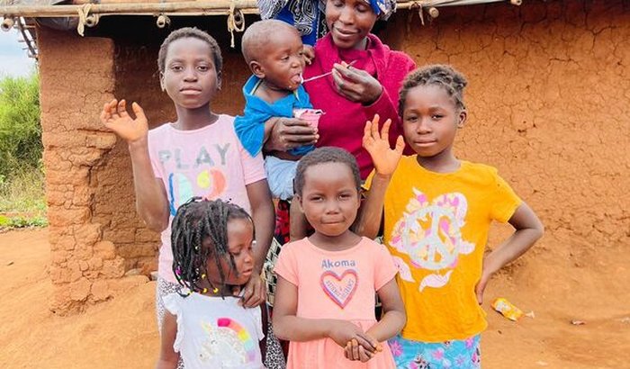 AJUDA PARA A SRA. AMÉLIA E SUA FAMÍLIA