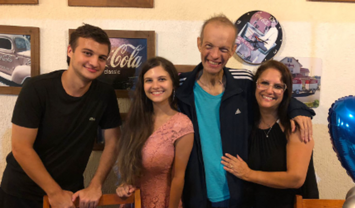 Ajude a Família Gomes a se Recuperar de Desafios Difíceis