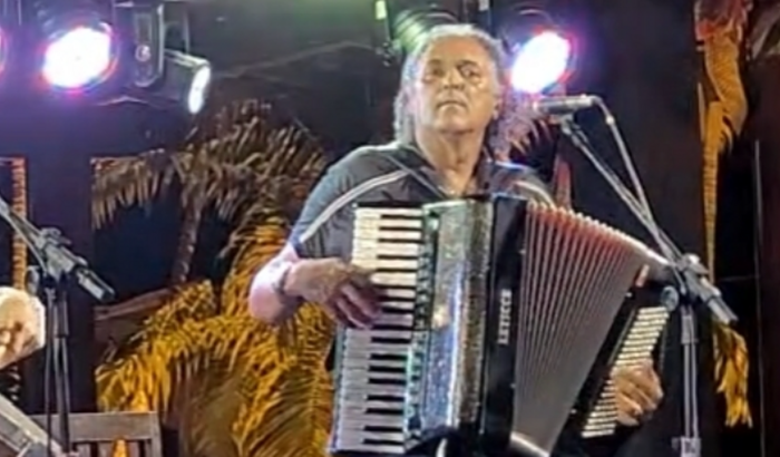 Ajude a Zezinho de pombal a conseguir comprar sua sanfona e não parar de trabalhar. Representando tão bem nossa cultura.