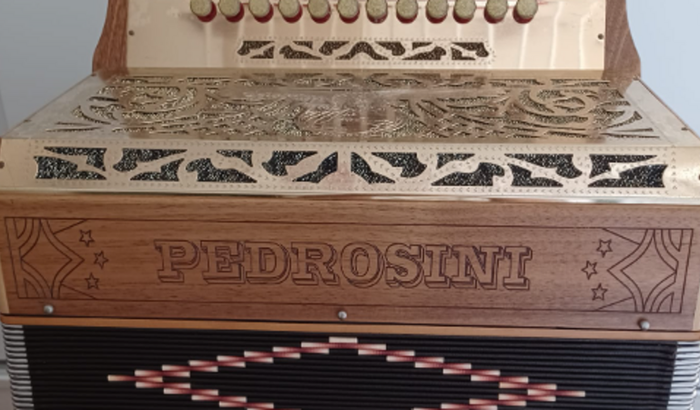 Instrumento musical - (Concertina) ou (Sanfona)