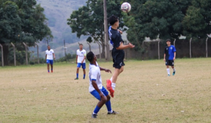 Ajude garotos a realizar sonhos no futebol