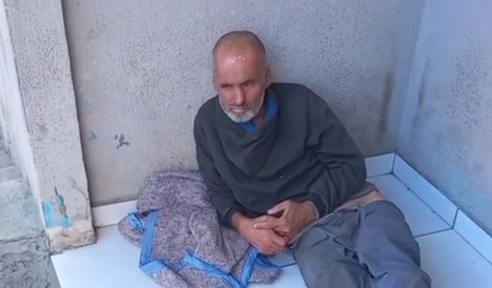 Ajudem o senhor com fome! 🥺