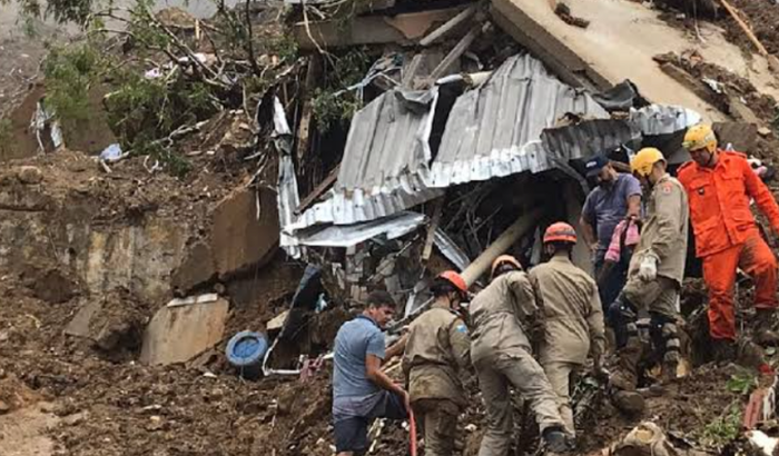 Ajuda desabrigados pela enchente RS