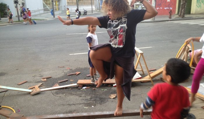 Novas comunas - espaço de brincar na Praça da Harmonia