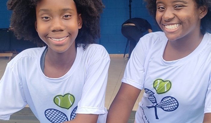 Venham juntos com as irmas do tennis rumo Argentina 