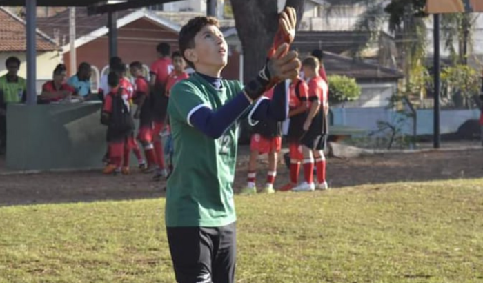 Ajuda para comprar chuteiras e luva de goleiro