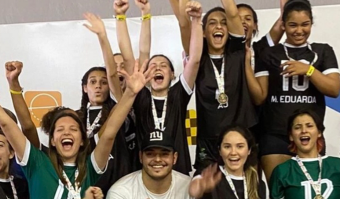 Em prol do técnico do futsal feminino que não foi custeado para ida ao nacional em Fortaleza 