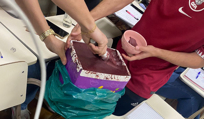 ajudar a comprar um açaí 