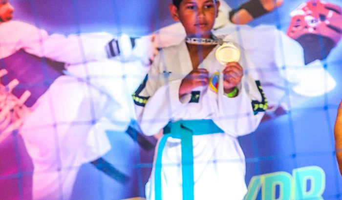 Ajude Kauan  a seguir o caminho do esporte, ela  é Taekwondista. E conta com sua ajuda  ou seu patrocínio. Gratidão.