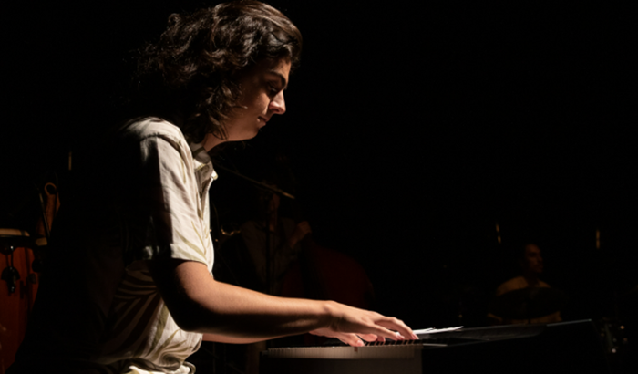 Ajuda para custear realização de show