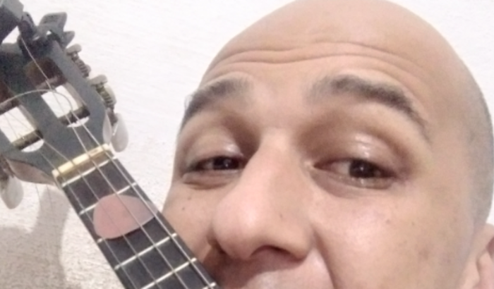 Ajuda a realizar um sonho de produzir canções que alegrem seus corações 