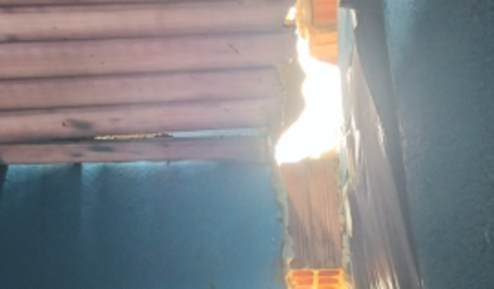 Ajudar com comida para meu filho de 2 anos minha casa está caindo para dentro do corrego