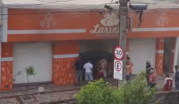 Reconstrução LARINHA SORVETERIA arrasada pelo fogo !