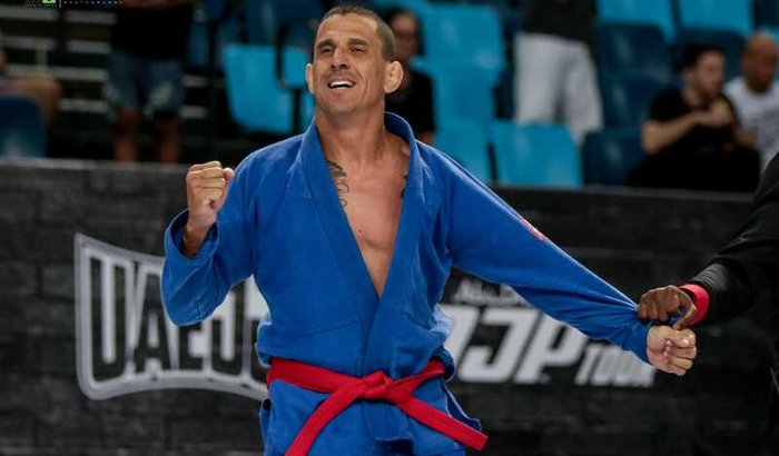 Apoie o Nosso Campeão em Sua Jornada para a Vitória em Roma!