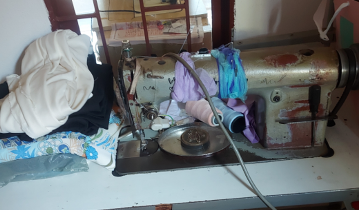 Compra uma maqiena de costura reta industrial  pra minha mãe 