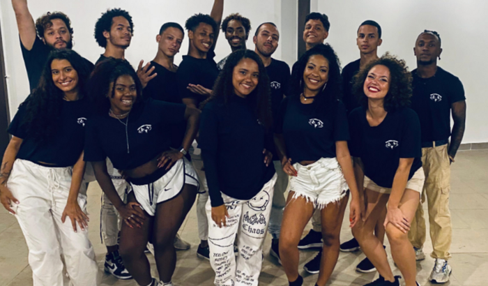 Ajude a companhia do projeto social dança também é Educação 