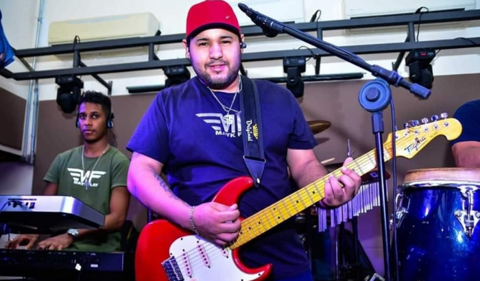 QUERO VOLTAR A TOCA E QUEBRARÃO MINHA PEDALEIRA E MINHA GUITARRA E PRECISO VOLTAR A TOCA É MEU UNICO JEITO DE GANHA 💵