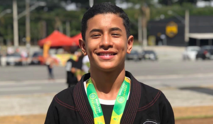 Me ajude a lutar em Dubai representando minha comunidade e minha equipe