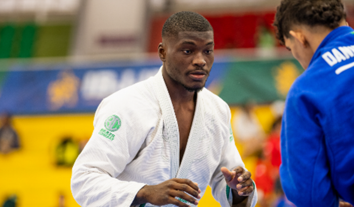 Ajudem um atleta a luta o Europeu na França 