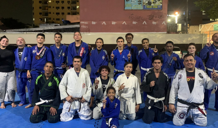Confraternização e compra de tatames e acessórios para o projeto do jiu-jitsu 