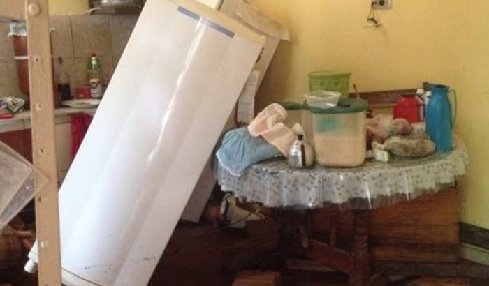 Reforma minha  casa n tenho onde mora pos minha casa foi invadida pela agua 