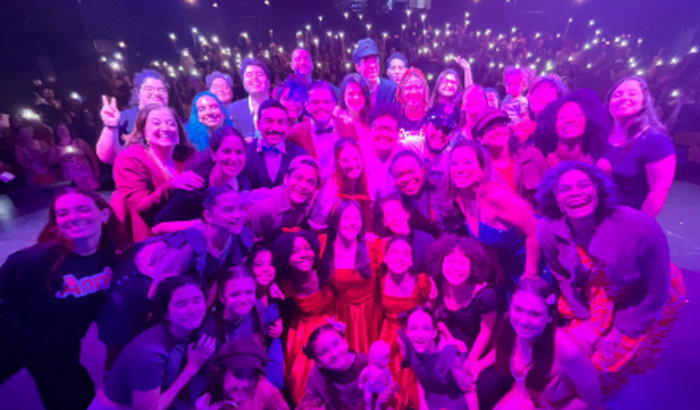 Ajuda para pagar a cota do Annie, o musical.