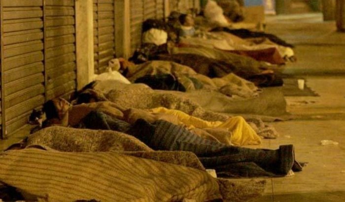 Amigo solidário para moradores de rua natal feliz