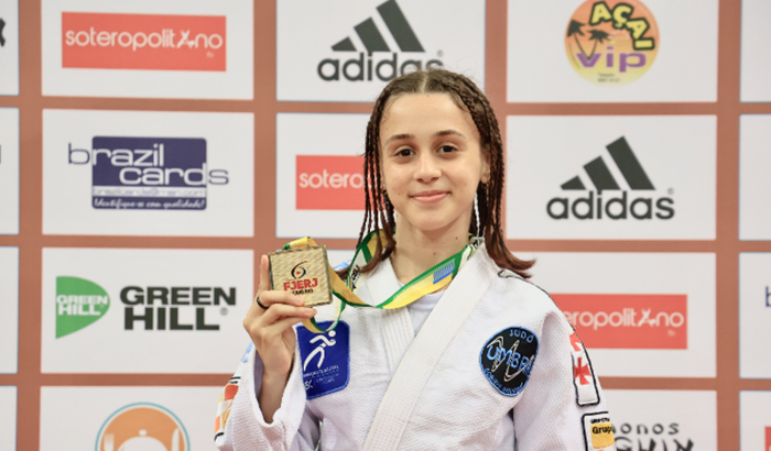 Ajuda a uma Atleta de Judô 