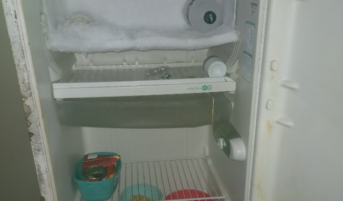 Ajude uma mãe que precisa dar o alimento ao seu filho.