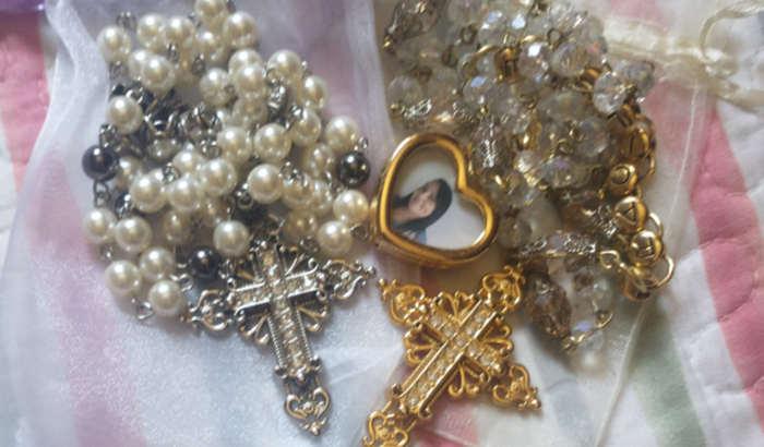 Ajudar na compra de materiais para confecção de Terços personalizados 