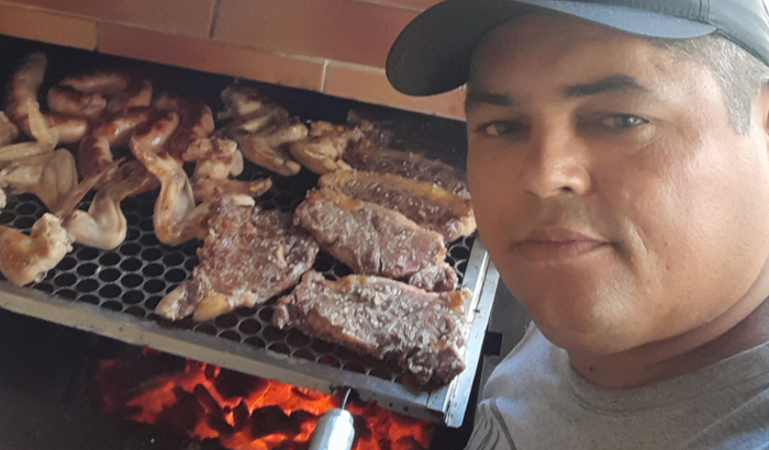 Peço a sua ajuda para levantar um restaurante para mim ajudar a minha família 