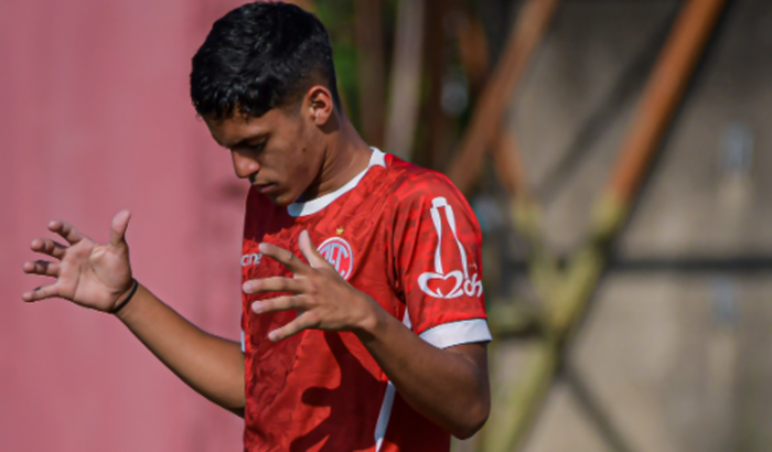 Ajudar meu filho ir para São Paulo para vários amistosos pelo time dele .